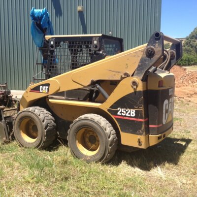 skid steer aka Bobcat